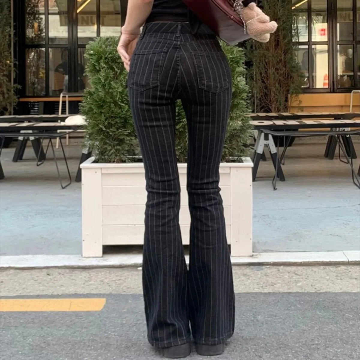 Low Rise Pinstripe Black Flared Denim Jeans — dettaglio