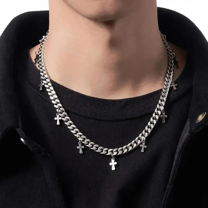 Mini Cross Pendant Cuban Chain Necklace — vista frontale