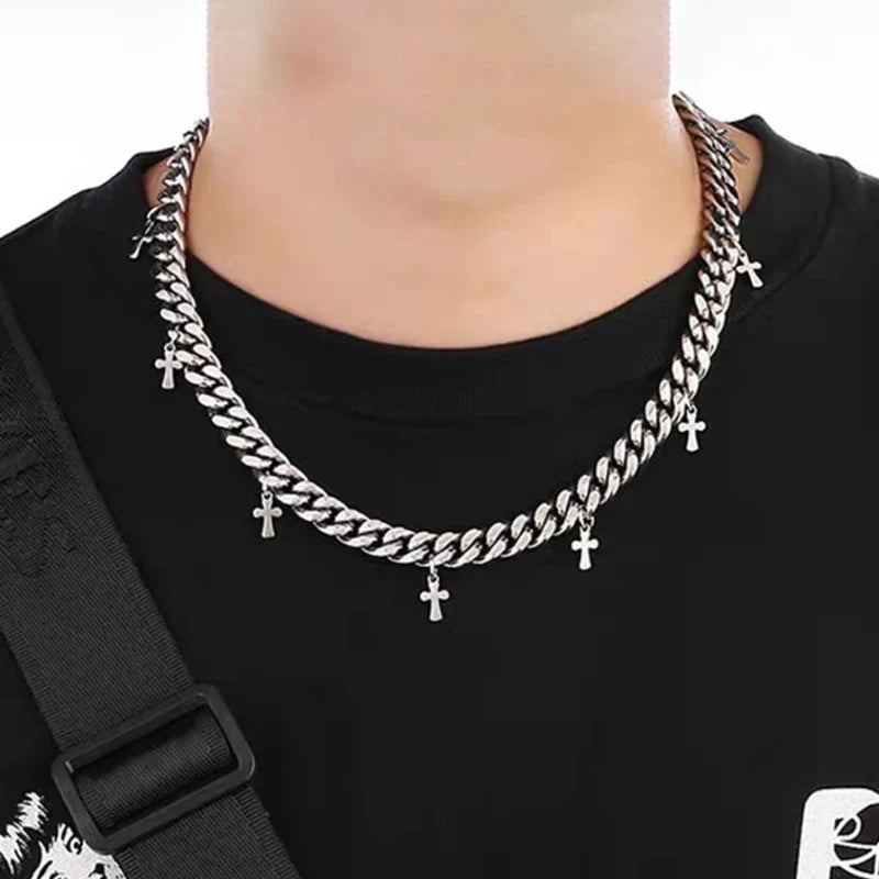 Mini Cross Pendant Cuban Chain Necklace — vista posteriore