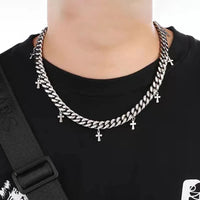 Mini Cross Pendant Cuban Chain Necklace — vista posteriore