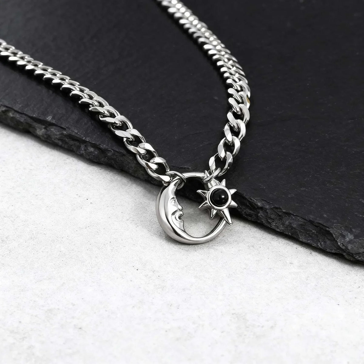 Moon And Star Hollow Necklace — dettaglio della stampa
