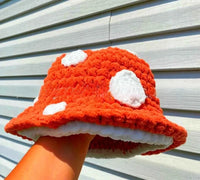 Mushroom Knit Bucket Hat — in alternativa