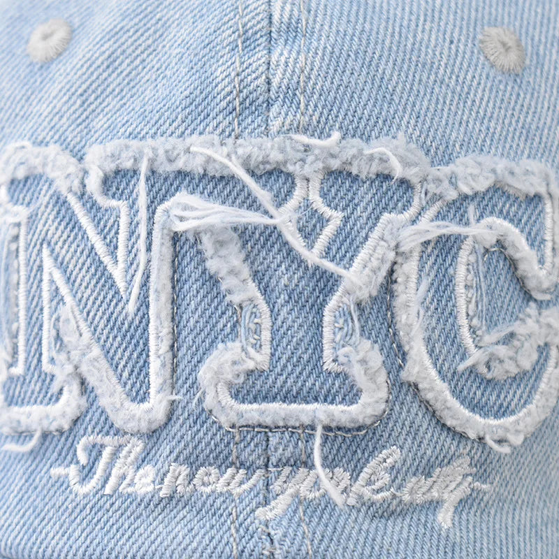 NYC Letter Embroidered Baseball Cao — dettaglio del tessuto