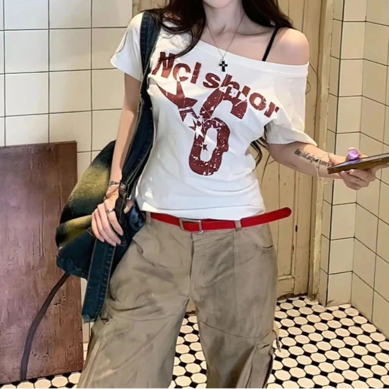 Off Shoulder Graphic T Shirt — dettaglio