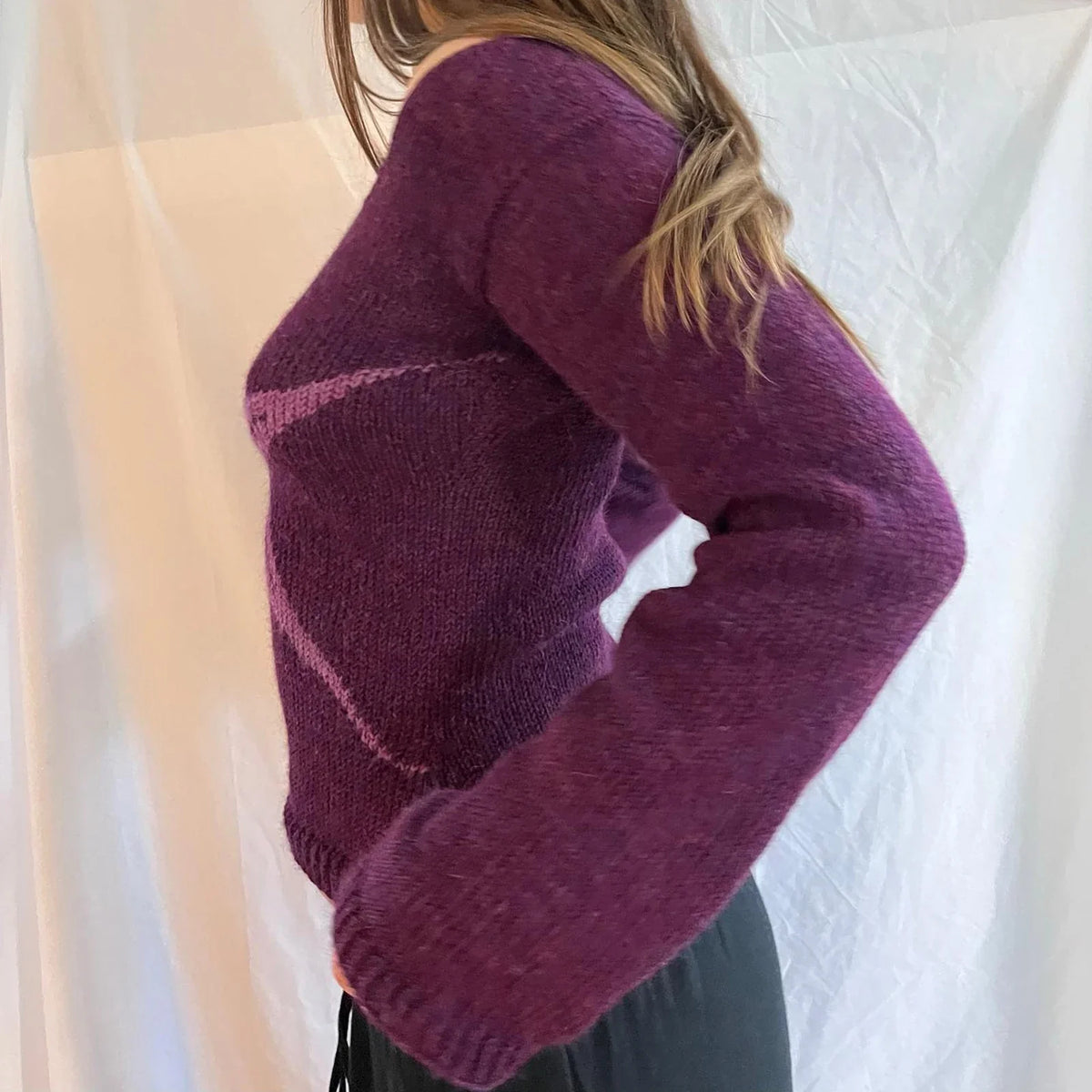 Off Shoulder Knitted Sweater — vista laterale