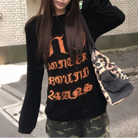 Orange And Black Graphic Long Sleeve Top — in alternativa