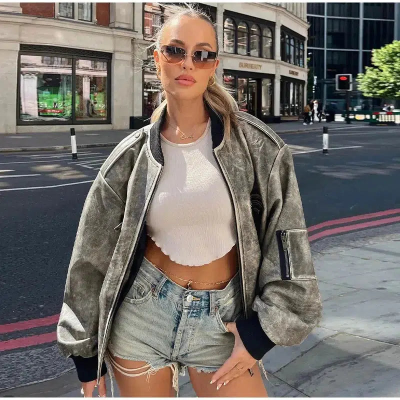 Oversized Leather Bomber Jacket — dettaglio