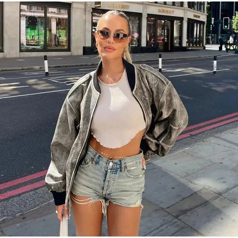 Oversized Leather Bomber Jacket — dettaglio della stampa