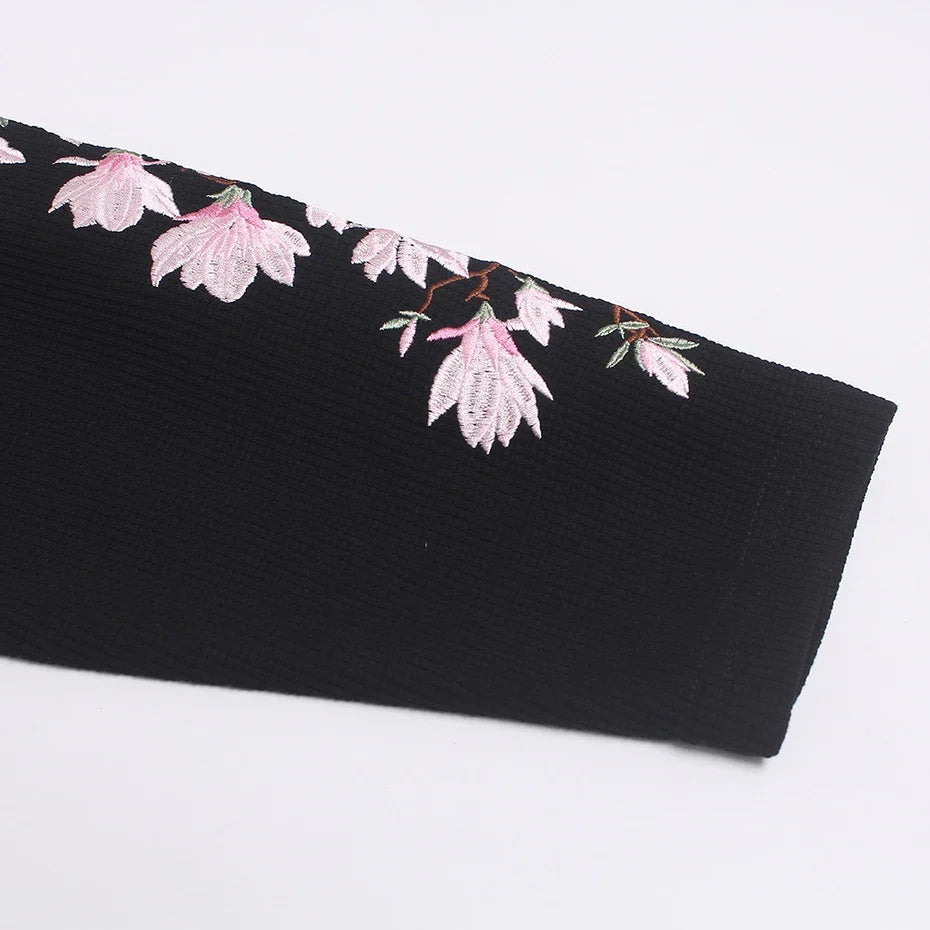Pink Flower Embroidered Sleeves Long Sleeve Top — vista laterale