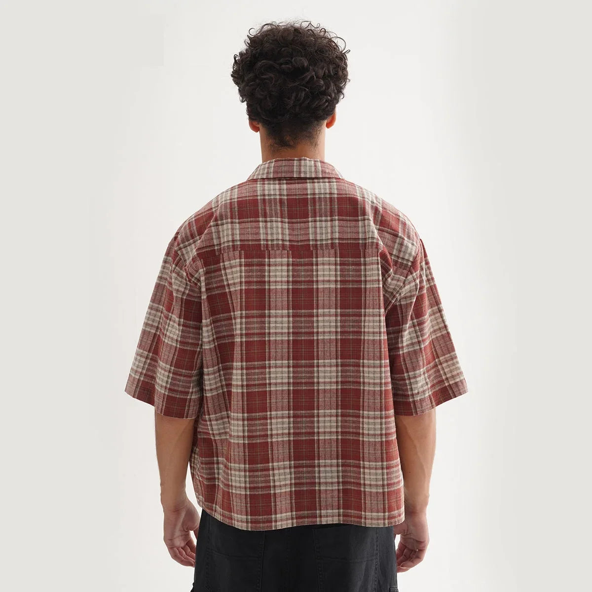 Plaid Cropped Short Sleeve Button Down Shirt — vista frontale