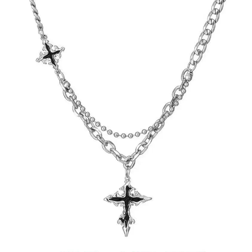 Punk Black Flame Cross Necklace — vista posteriore