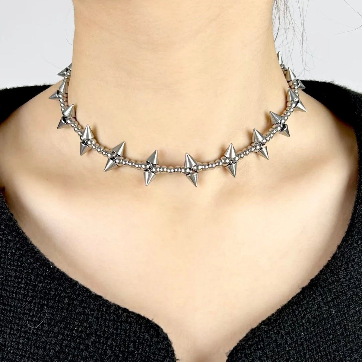Punk Spike Choker Necklace — dettaglio
