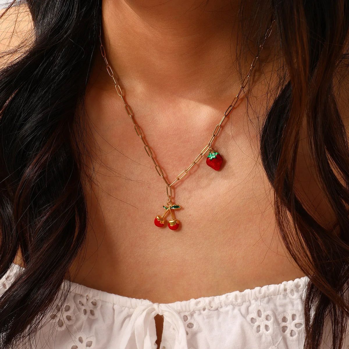 Red Fruit Pendant Necklace — dettaglio della stampa