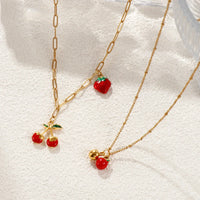 Red Fruit Pendant Necklace — vista laterale