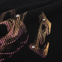 "Regal" Rivet Graphic Long Sleeve Top — dettaglio della stampa