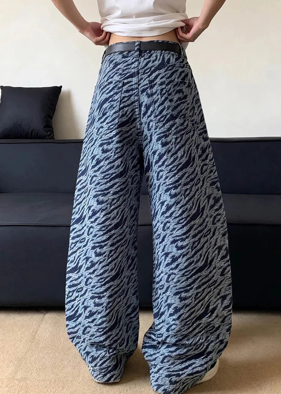 Retro Blue Jacquard Zebra Baggy Denim Barrel Jeans — vista frontale