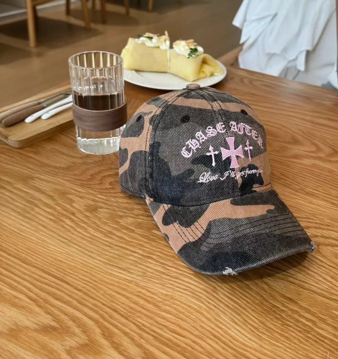 Retro Cross Camo Baseball Cap — vista frontale