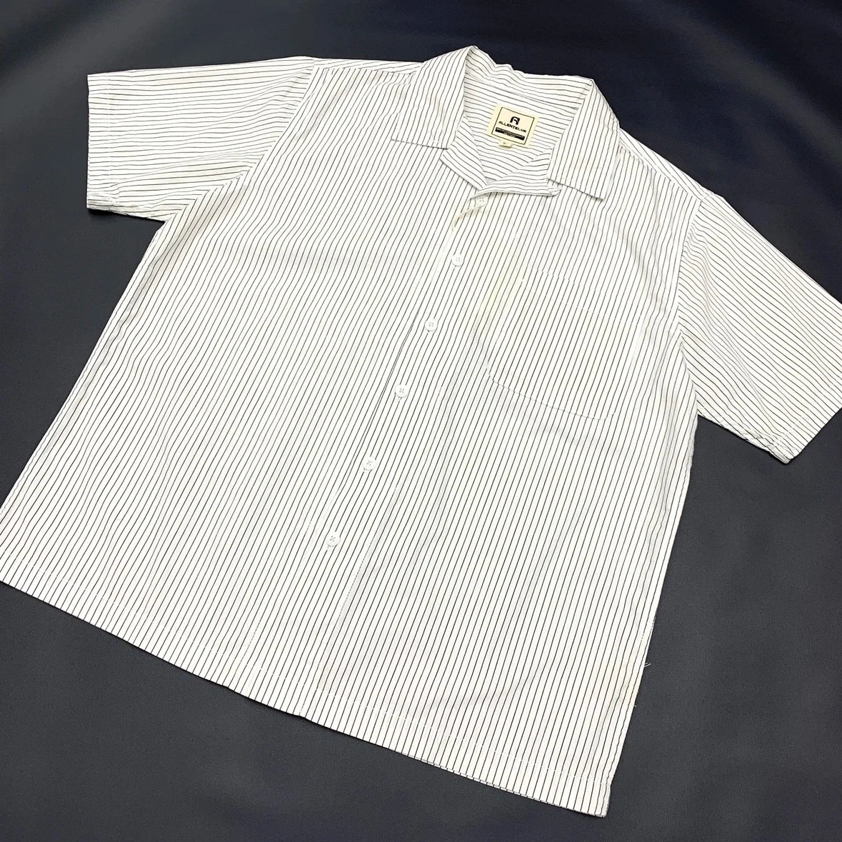Retro Striped Short Sleeve Cuban Collar Button Down Shirt — dettaglio della stampa
