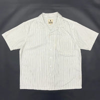 Retro Striped Short Sleeve Cuban Collar Button Down Shirt — vista posteriore