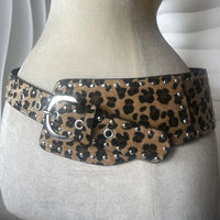Rivet Irregular Wide Faux Leather Body Belt — vista posteriore