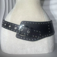 Rivet Irregular Wide Faux Leather Body Belt — dettaglio
