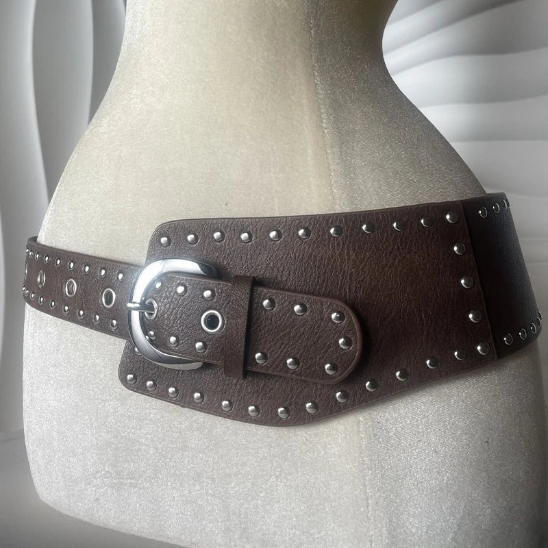 Rivet Irregular Wide Faux Leather Body Belt — dettaglio della stampa
