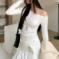 Rivet Off Shoulder Long Sleeve Top — vista posteriore