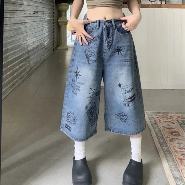Scrapbook Graphic High Waist Denim Shorts Jorts — vista frontale