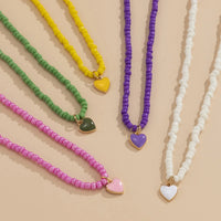 Seed Beads Heart Pendant Necklace — vista laterale