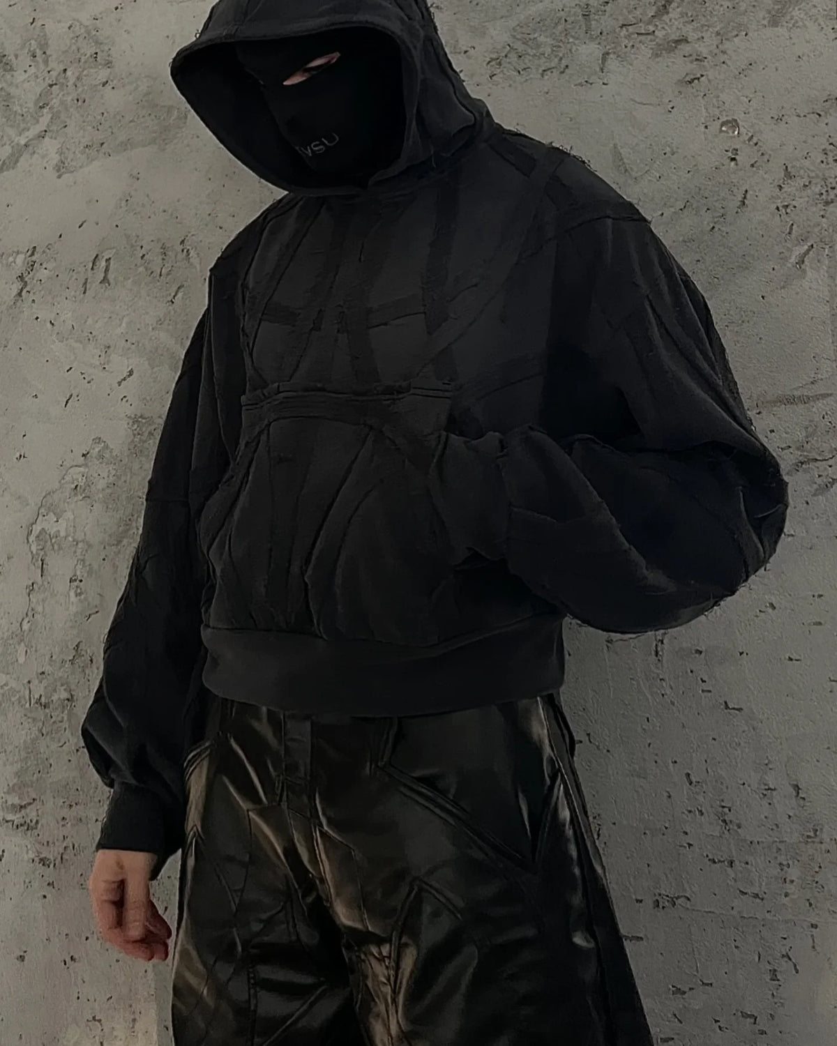 Seraphim Black Hoodie — vista posteriore