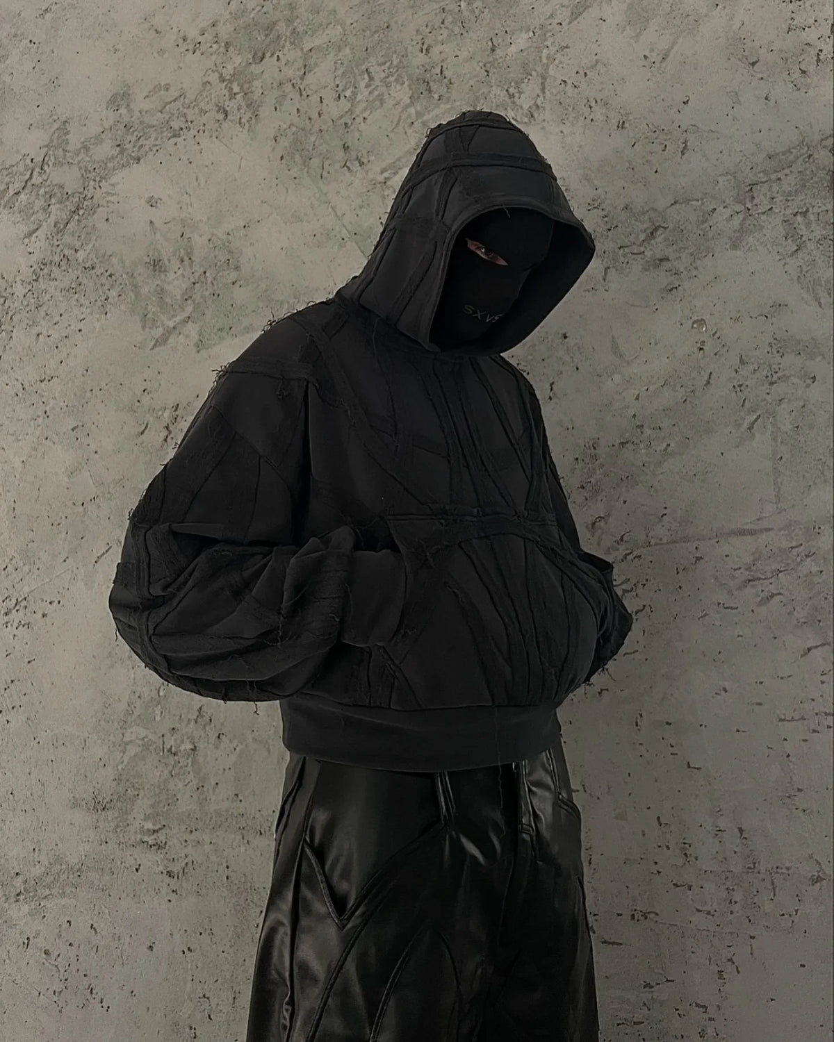 Seraphim Black Hoodie — vista laterale