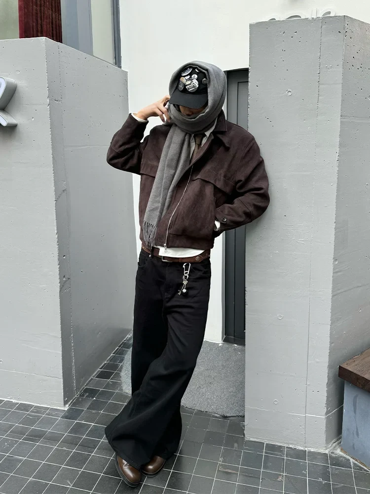Short Soft Brown Faux Suede Leather Jacket — dettaglio del tessuto