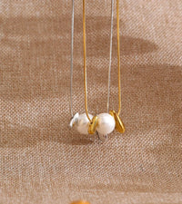 Simulated Pearl Drop Charm Necklace — in alternativa