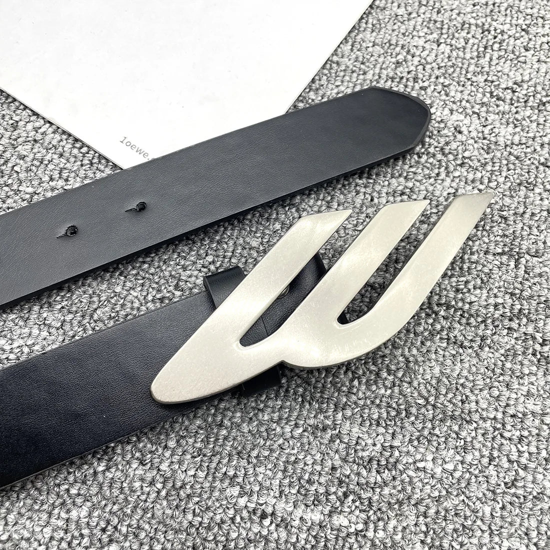 Sloped M Snap Belt — dettaglio della stampa