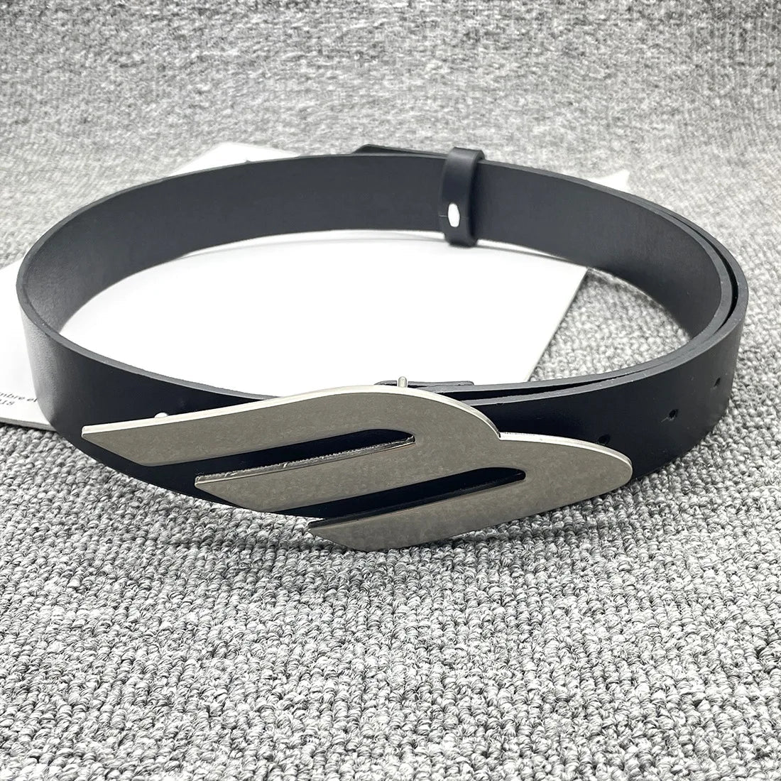 Sloped M Snap Belt — vista frontale