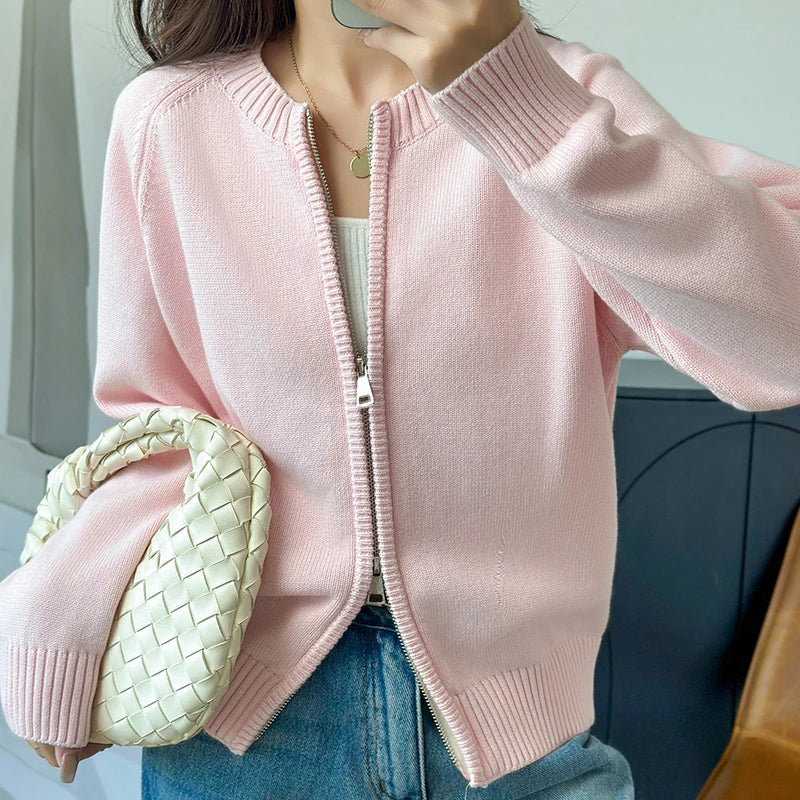 Solid Crew Neck Double Zip Cardigan — dettaglio del tessuto
