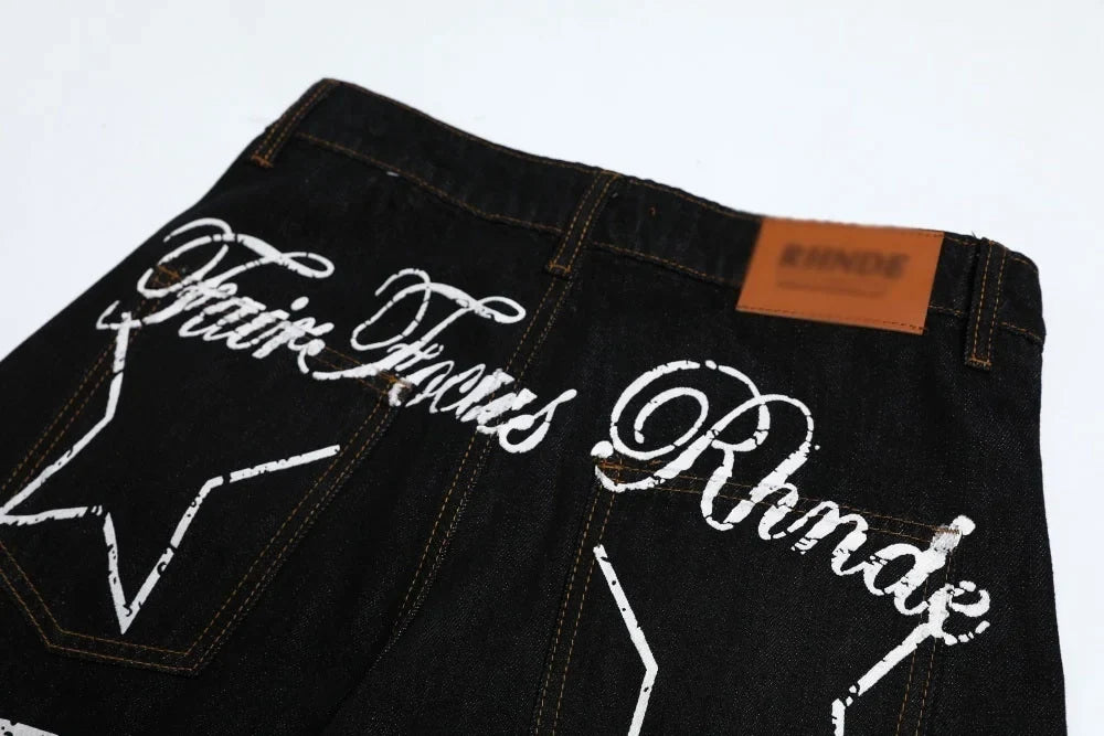 Star Letter Print Baggy Denim Curved Barrel Jeans — dettaglio della stampa