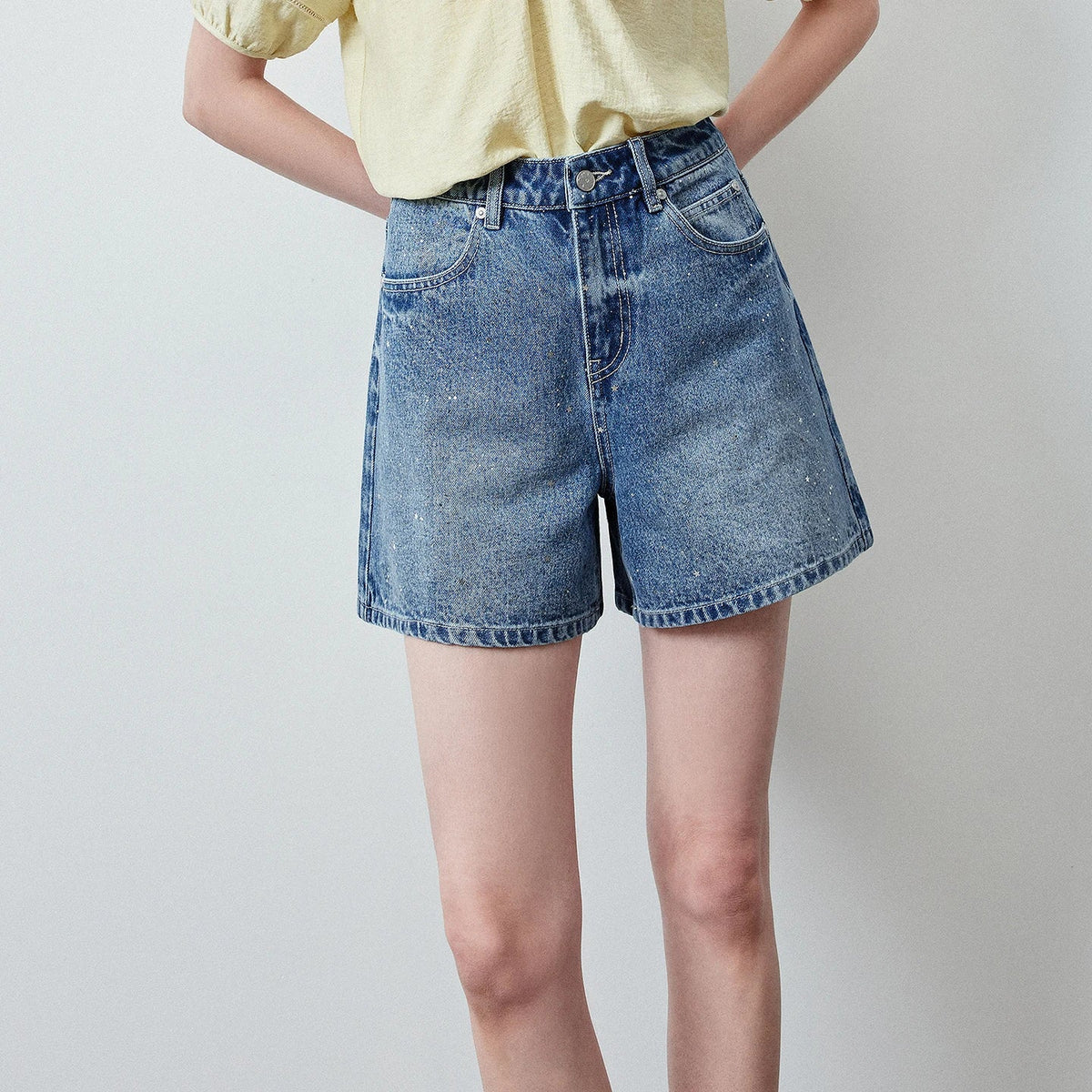 Starry Sparkle Rhinestone Denim Shorts Jorts — vista frontale
