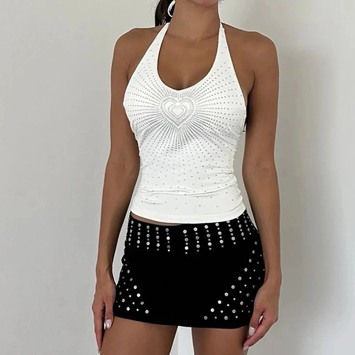 Stoned Heart White Backless Halter Top — dettaglio della stampa
