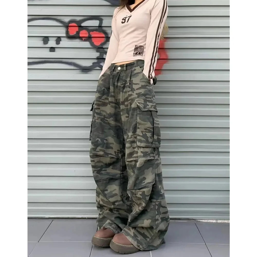 Streetwear Baggy Cargo Camo Trousers — vista posteriore