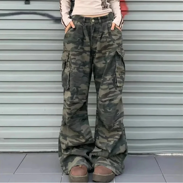 Streetwear Baggy Cargo Camo Trousers — vista frontale
