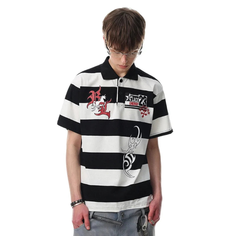 Striped Graphic Short Sleeve Polo Shirt — vista posteriore