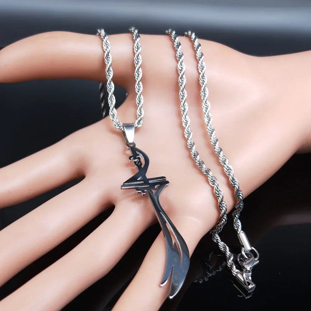 Sword Pendant Necklace — vista laterale