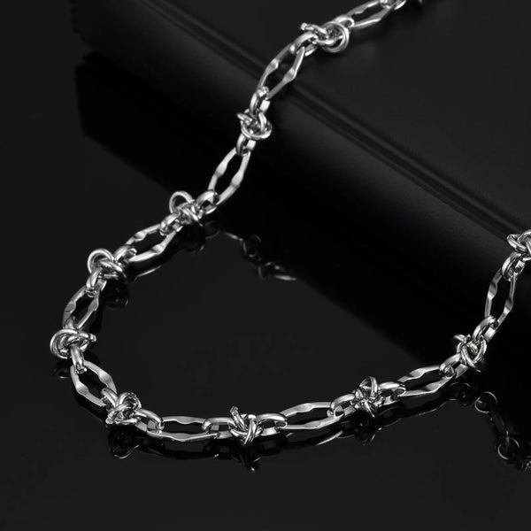 Thorn Knot Links Necklace — vista frontale