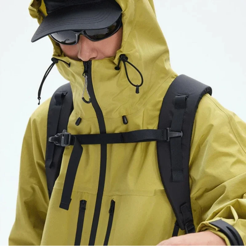 TripleGuard HardShell Sealed Outdoor Waterproof Jacket Coat — dettaglio del tessuto