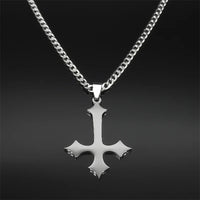 Upside Down Cross Pendant Necklace — dettaglio