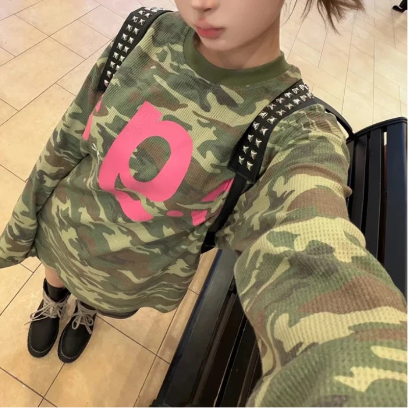Vintage Camouflage Women Waffle Knit Long Sleeve Top — dettaglio