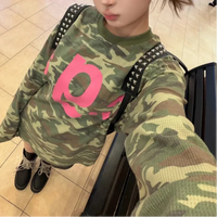 Vintage Camouflage Women Waffle Knit Long Sleeve Top — dettaglio