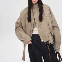 Vintage Crop Cargo Stand Collar Jacket — dettaglio della stampa