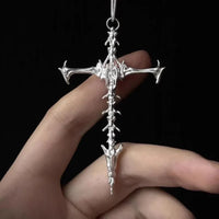 Vintage Cross Pendant Goth Necklace — dettaglio del tessuto